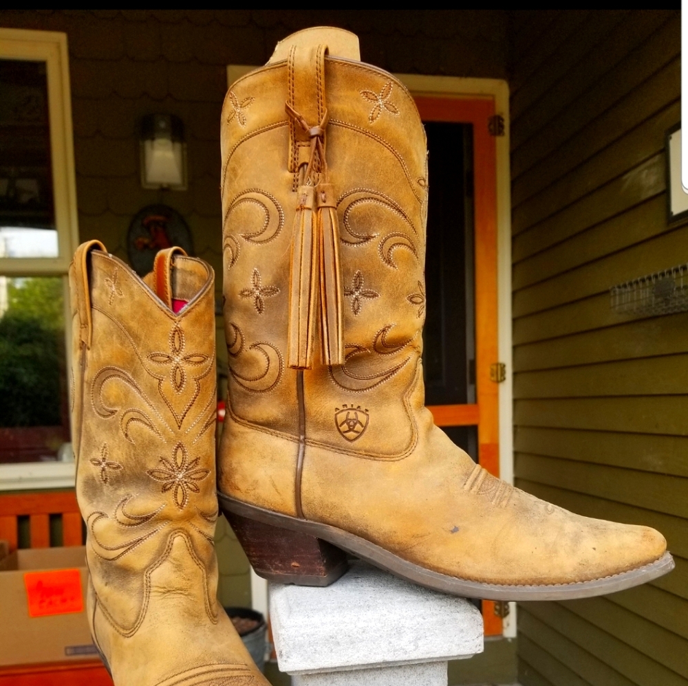 Ariat cowgirl boots size 8 womens